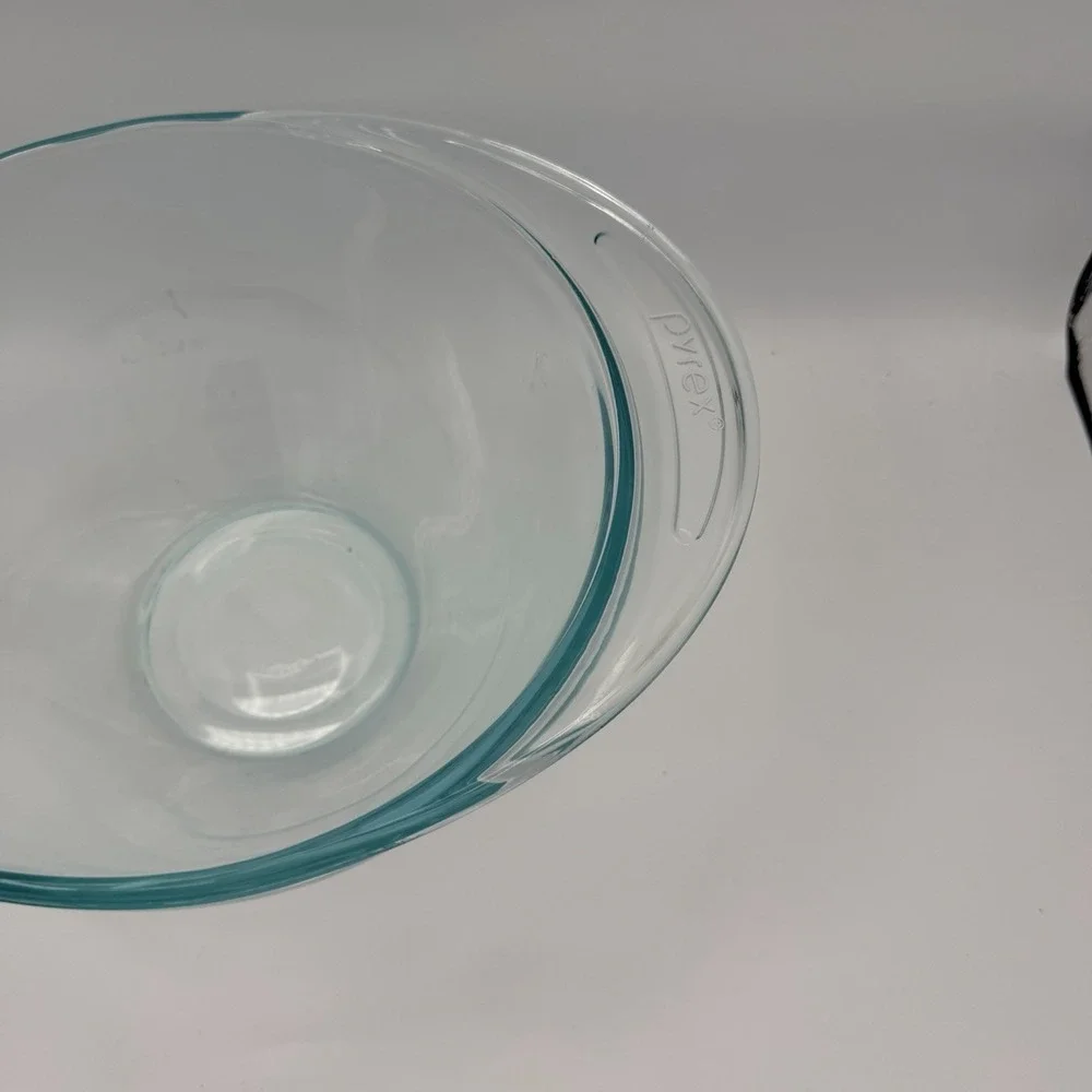 Pyrex Teardrop Clear Turquoise Blue Glass Bowl 2.5 Qt Mixing w/Pour Spout #2225